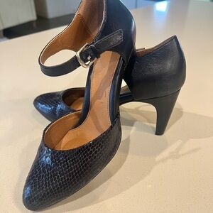 Sofft Palesa Ankle Strap Pump Dark Blue Snake Skin Size 9EUC